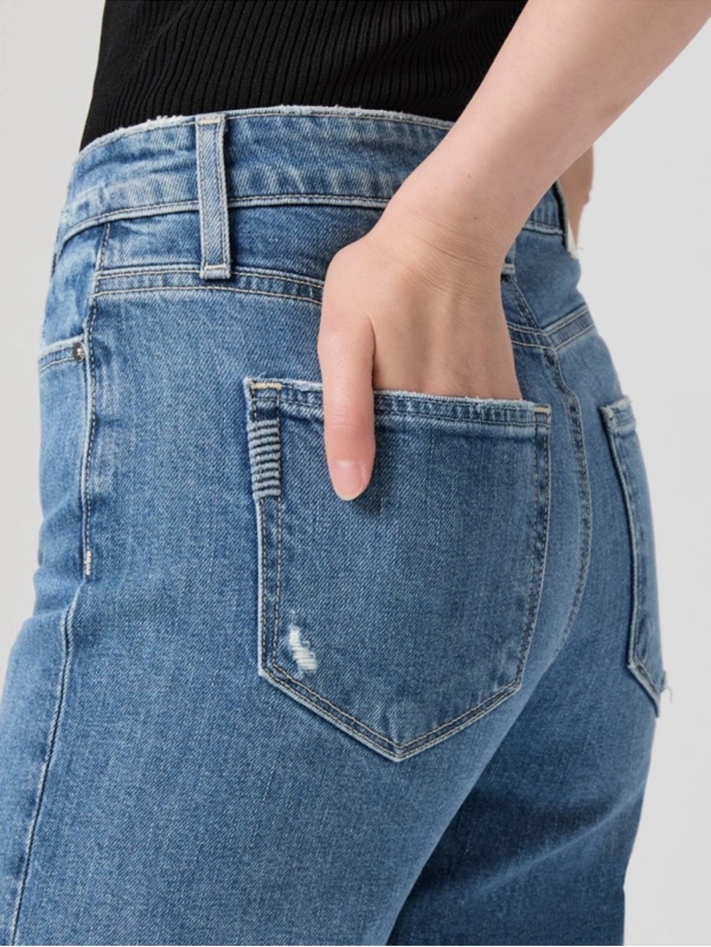 PAIGE Leenah Classic High-Rise Wide Leg Jeans - Light Blue - Picture 4 of 11